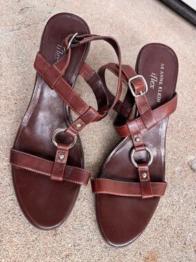 AK Anne Klein iFlex Brown Leather Ring-Detail Women’s Sandals
